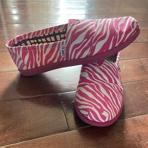 Toms pink zebra print